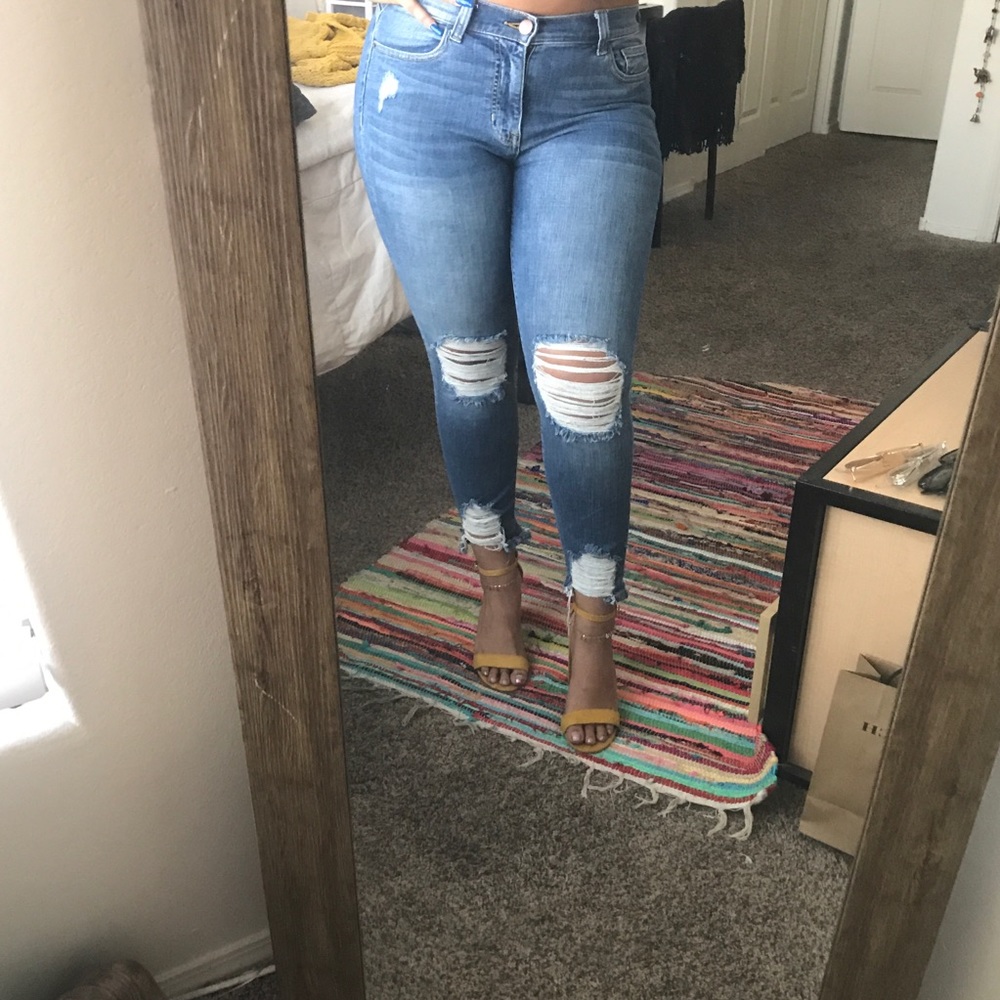 ripped jeans mid-rise